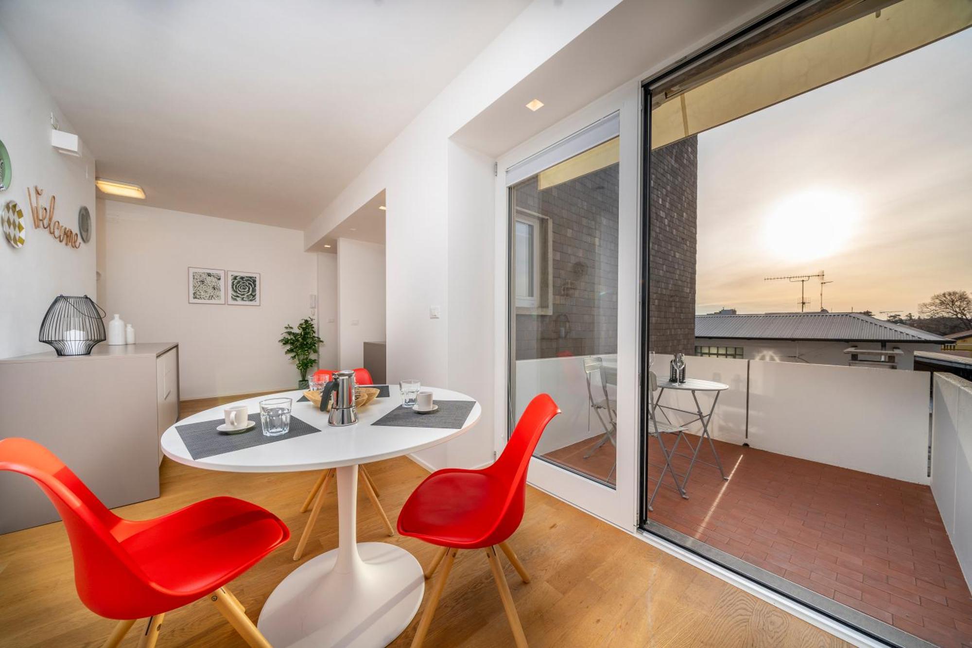 Cozy & Bright Apartment - W/ Balcony อูดิเน ภายนอก รูปภาพ