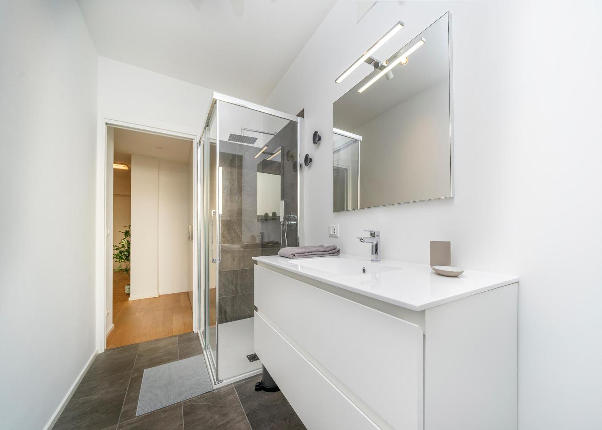 Cozy & Bright Apartment - W/ Balcony อูดิเน ภายนอก รูปภาพ
